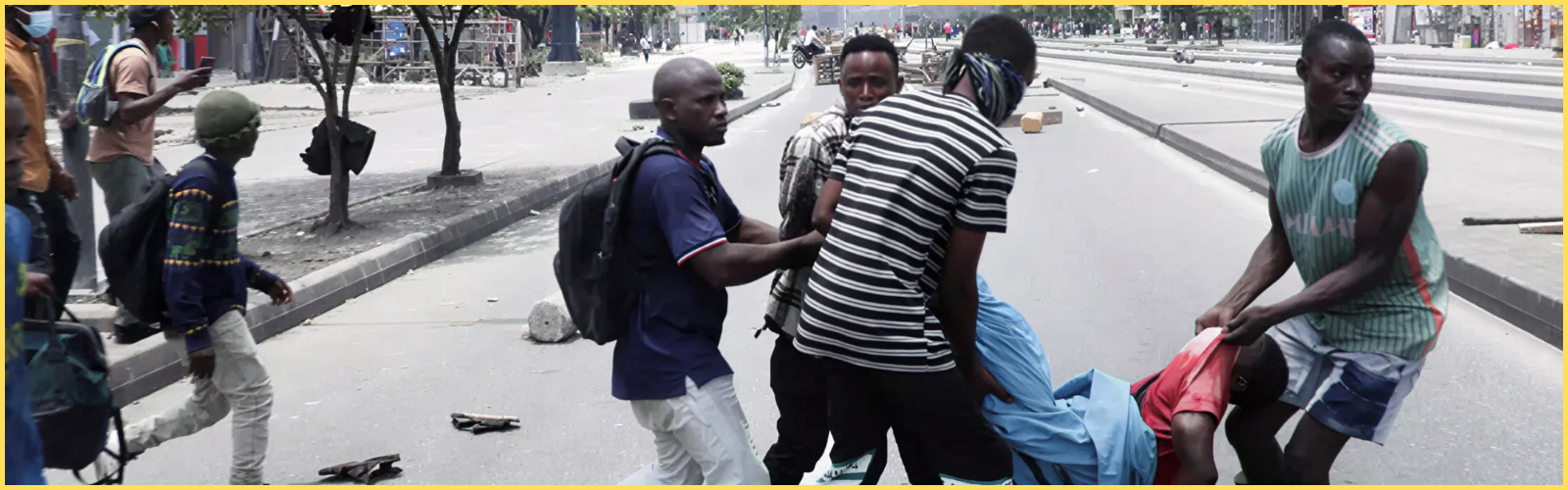 Gen Z  carries the body of a young man who was shot and killed during demonstrations in Dar es Salaam, Tanzania, October 29, 2025 
© Reuters/Onsase Ochando.
