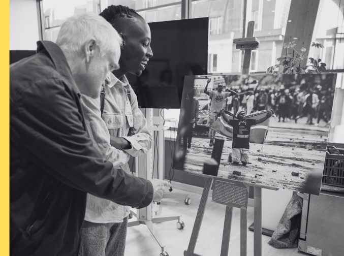 Jeremiah Onyango presenting his winning photography at the International Democracy Day Brussels 2025.